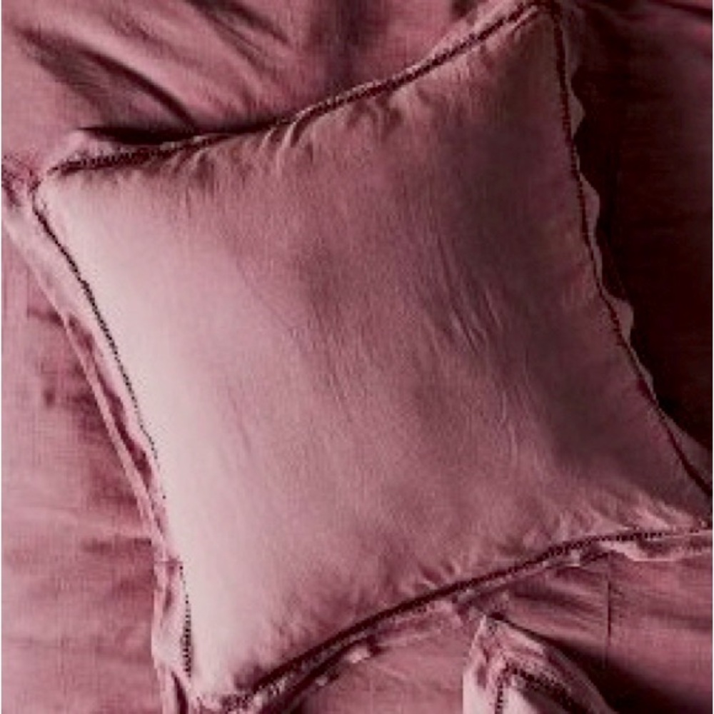Anthropologie 2 Euro shams embroidered linen blend in mauve